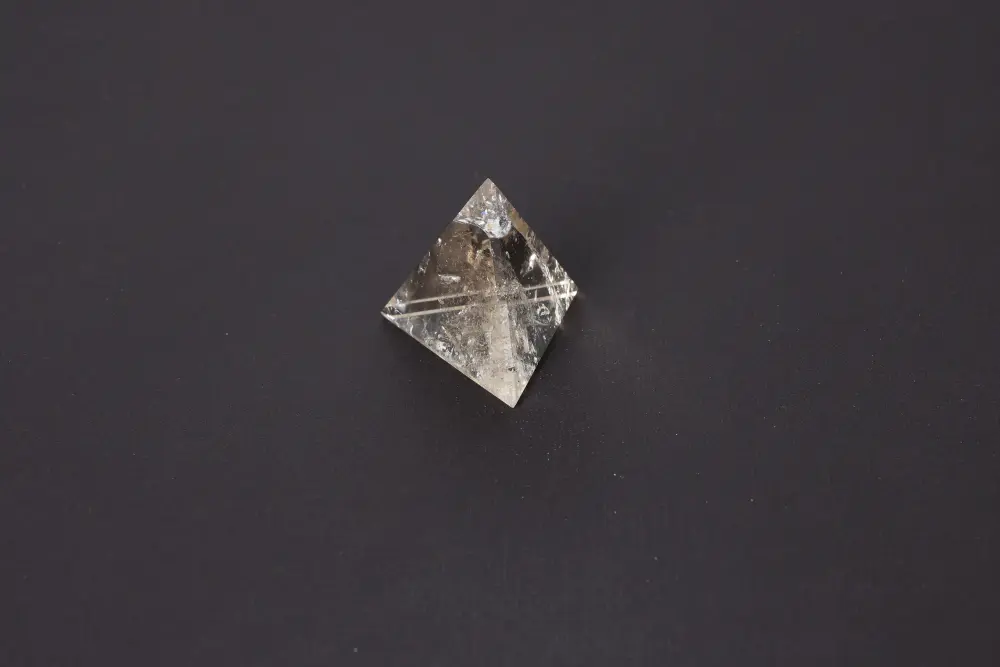 Smoky Quartz Pyramid 5 cm 585125 - Image 4